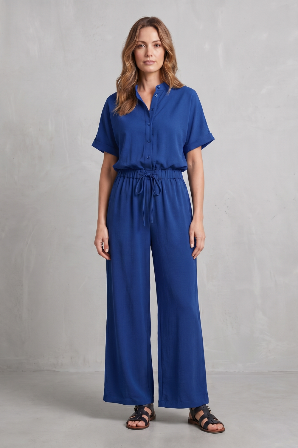 Close-up of the short-sleeve top neckline and breathable fabric