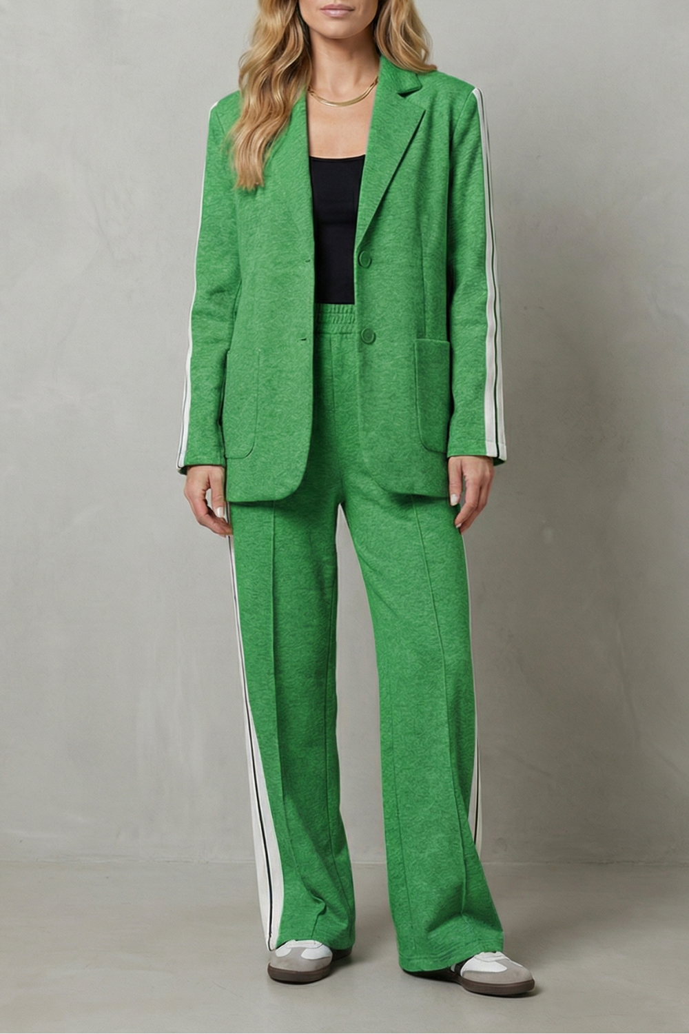 Elastic waistband detail on the relaxed-fit pants