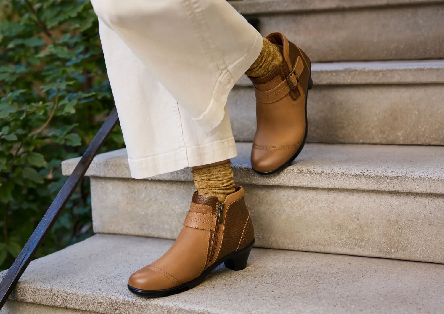 Women's Leather Ankle Boots with Zipper - Emma