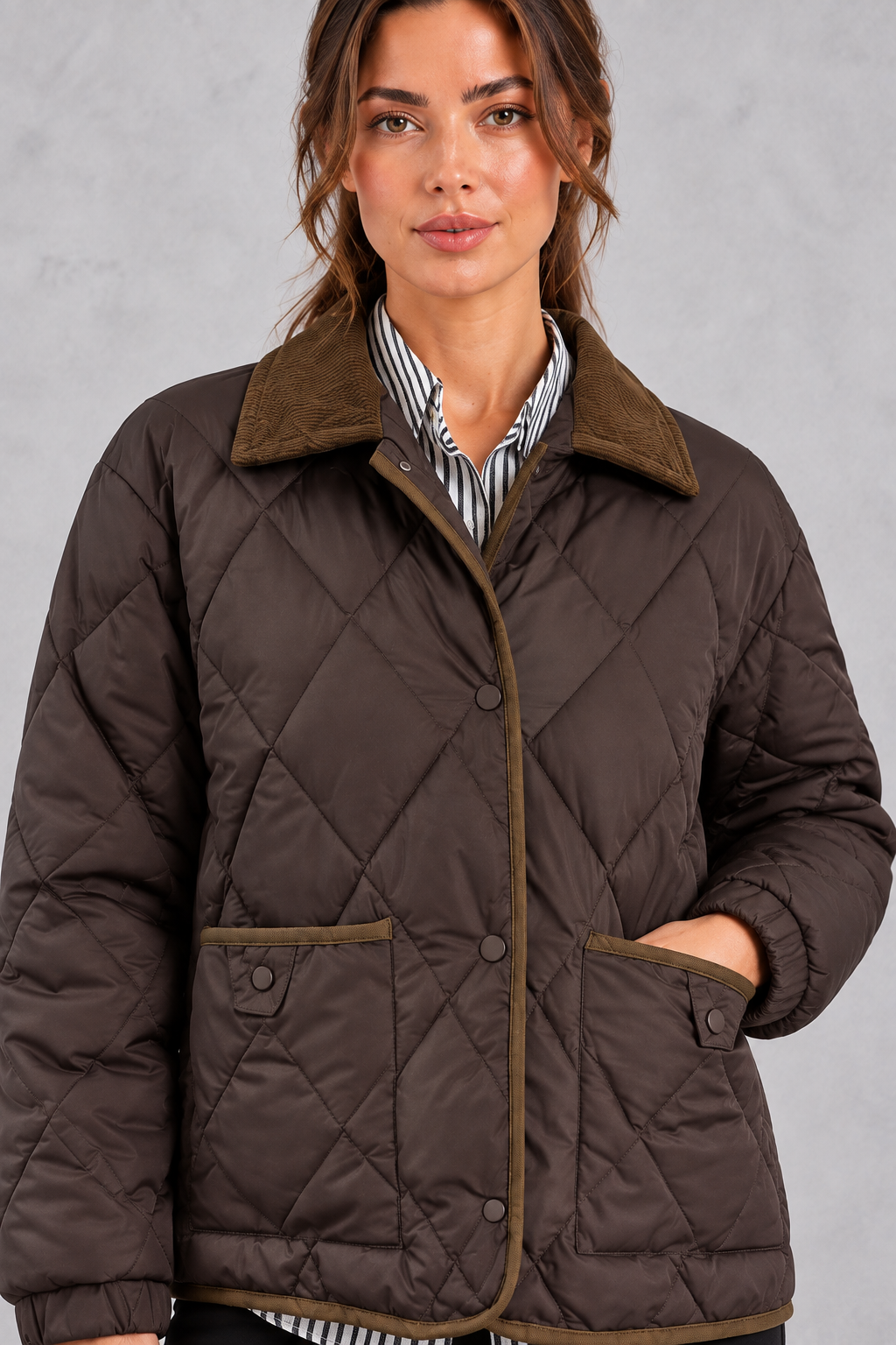 Close-up of the contrast cord-textured point collar and piped edges