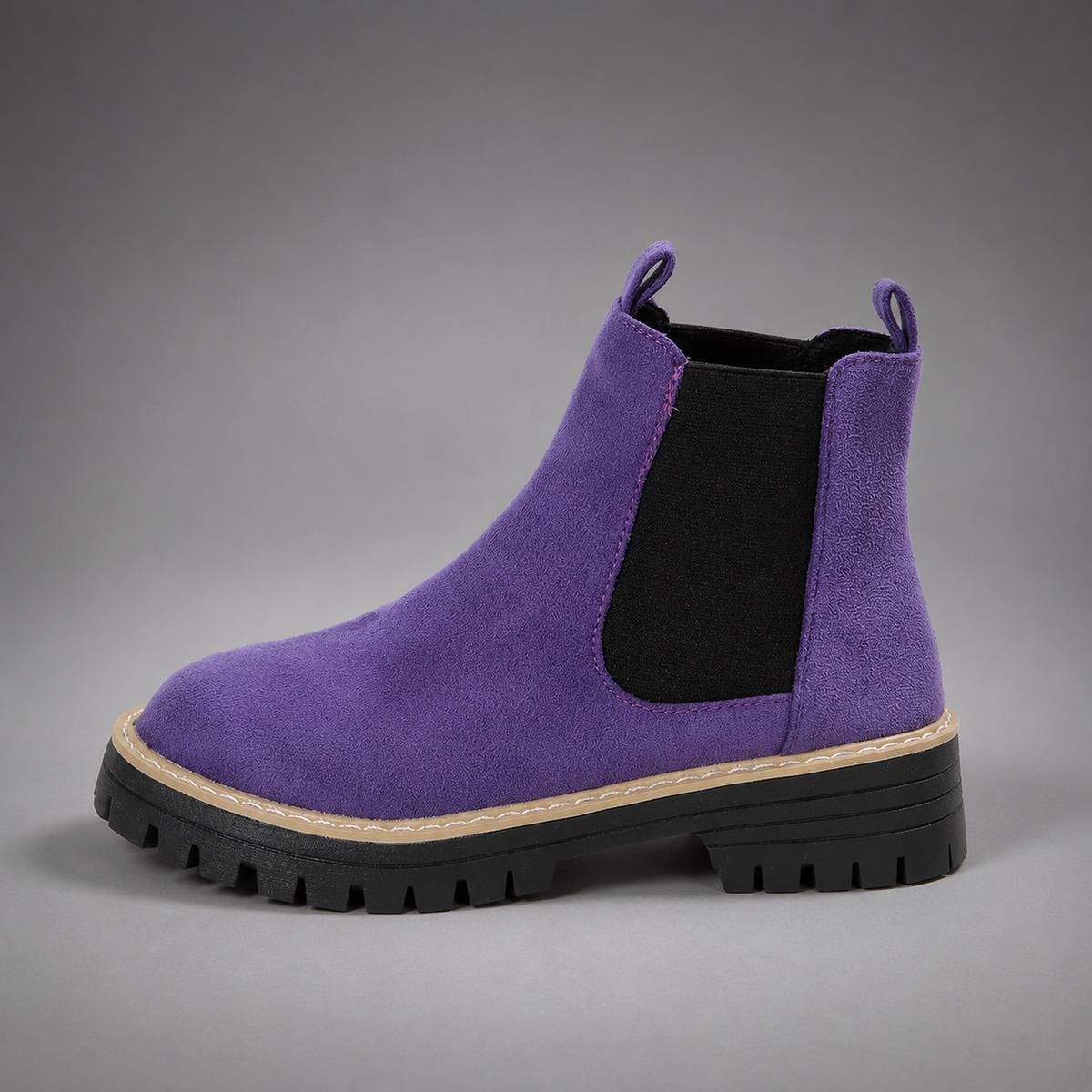 Women’s block heel Chelsea boots with a smooth synthetic leather upper, classic round toe, ankle-high silhouette, and durable rubber outsole.