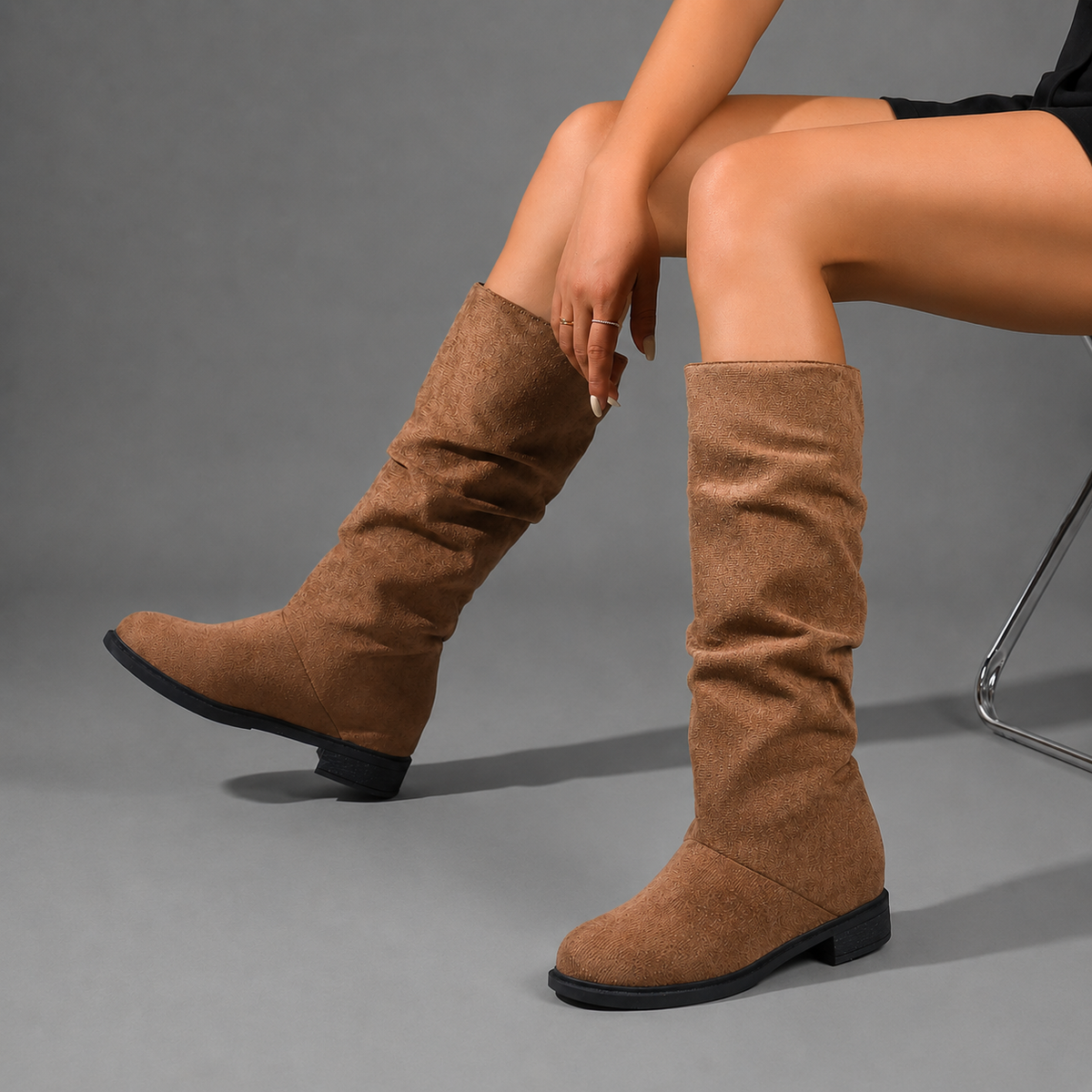 Women’s mid-calf casual winter boots with a durable synthetic upper, soft textile lining, and hard-wearing outsole for everyday wear.