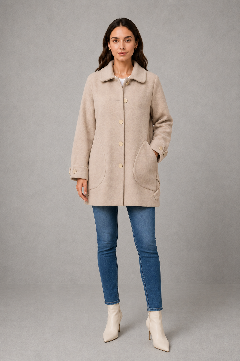 Women’s oversized mid-length winter coat with a relaxed silhouette, refined cuff detailing, spacious functional pockets, and a roomy fit for easy layering.