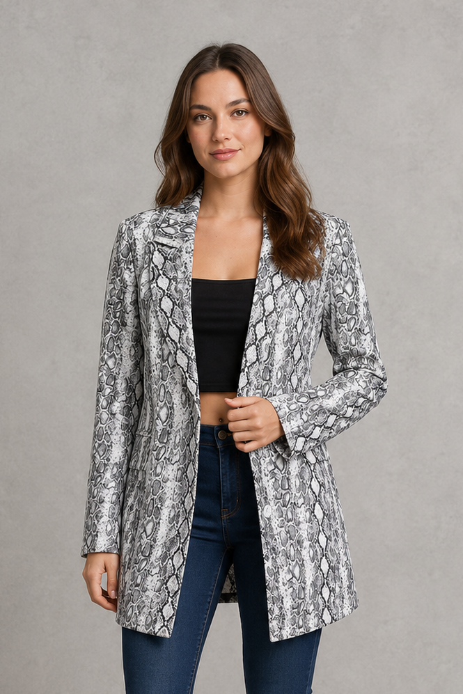 Women’s sport chic tailored blazer with a classic lapel collar, single-breasted front, lightweight lining, and flattering structured silhouette.