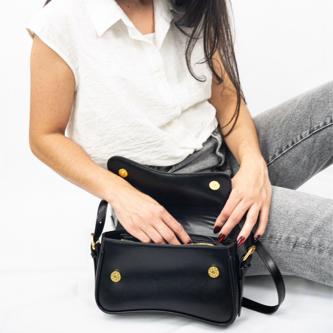 Women's Elegant Leather Shoulder Bag with Adjustable Strap | Chloe