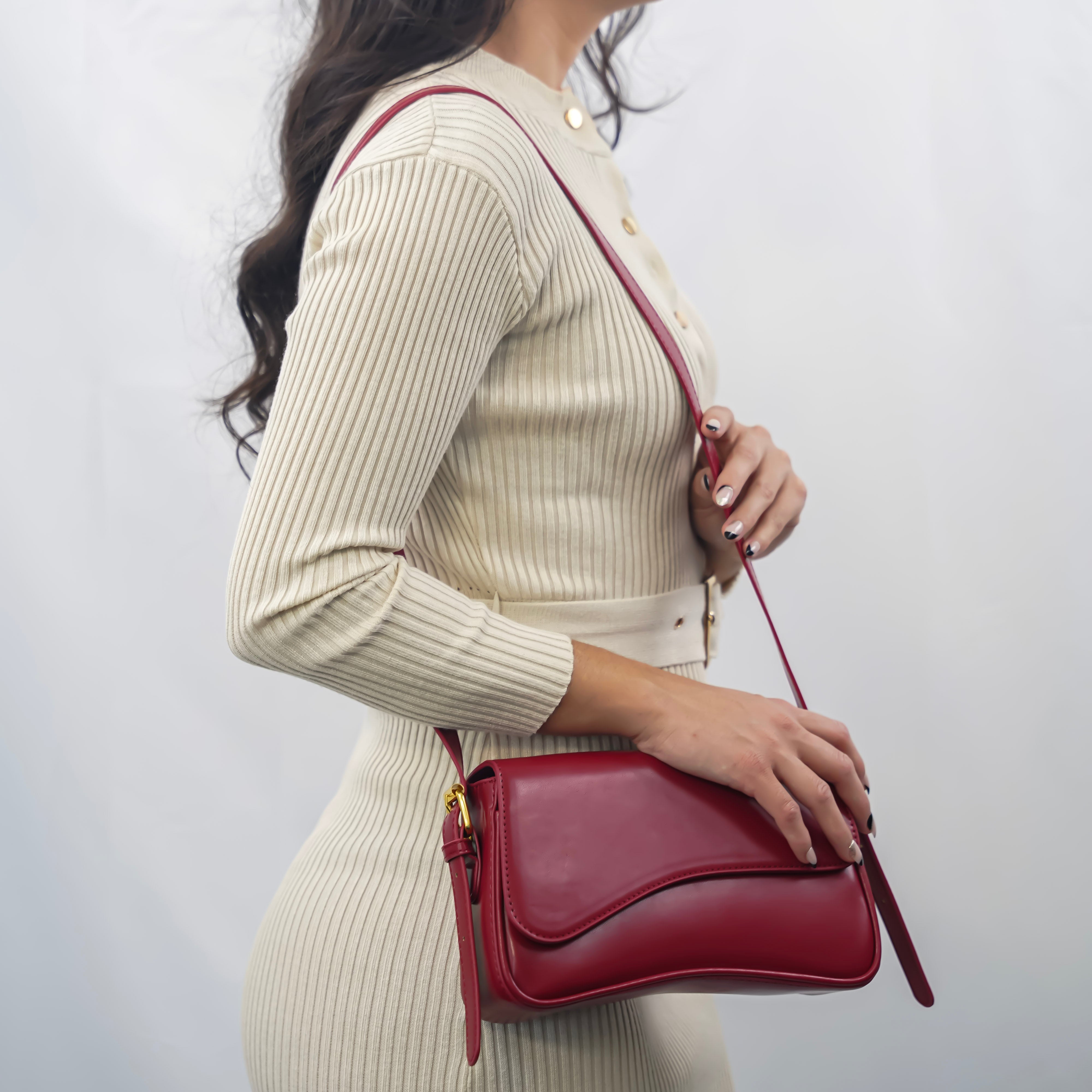Women's Elegant Leather Shoulder Bag with Adjustable Strap | Chloe