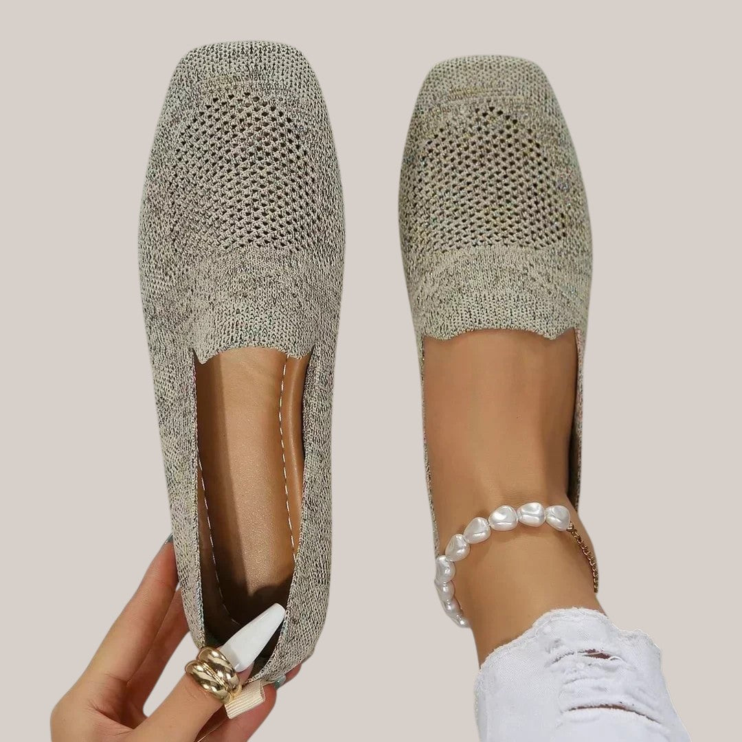 Women’s ergonomic casual shoes with cushioned sole, arch support, slip-resistant outsole, and breathable mesh for all-day comfort.