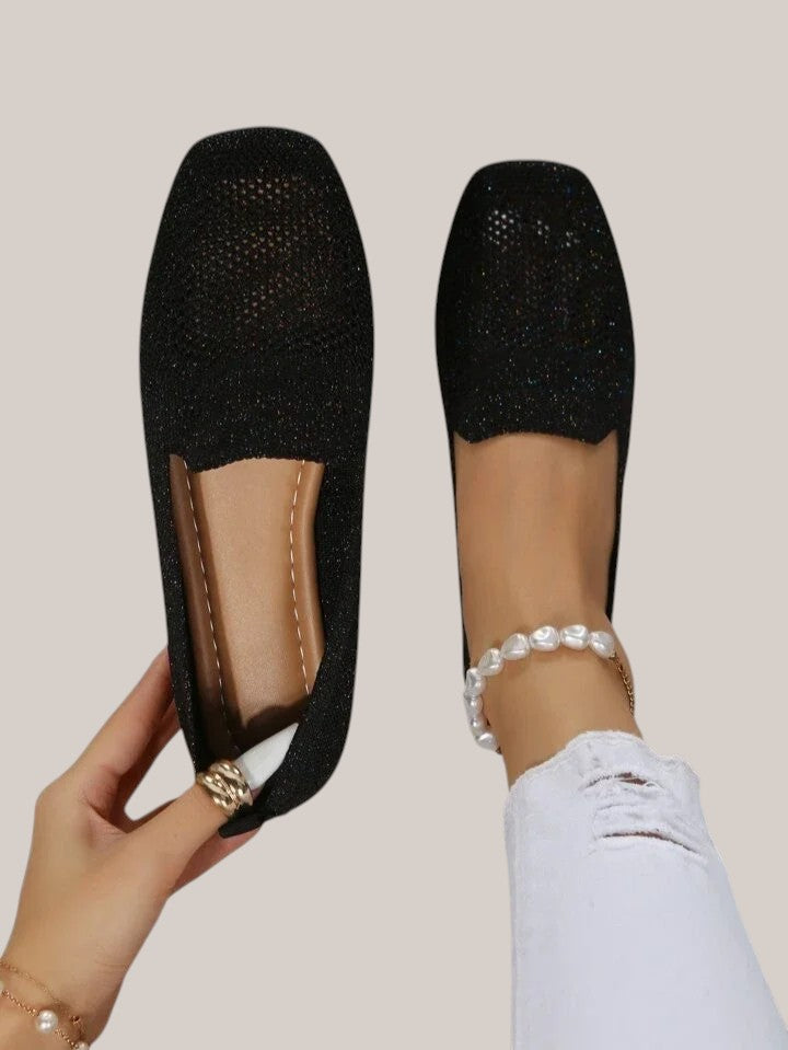 Women’s ergonomic casual shoes with cushioned sole, arch support, slip-resistant outsole, and breathable mesh for all-day comfort.