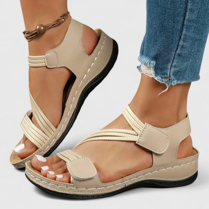 Women’s cushioned support sandals with structured footbed designed for stable and comfortable everyday walking.