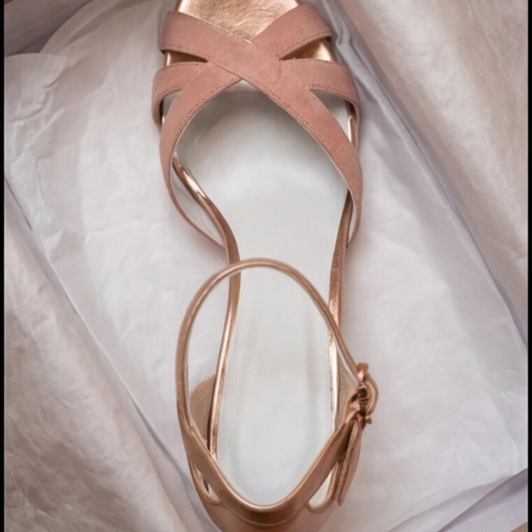 Women’s T-strap heels with cushioned sole and stable heel for all-day comfort and versatile style.