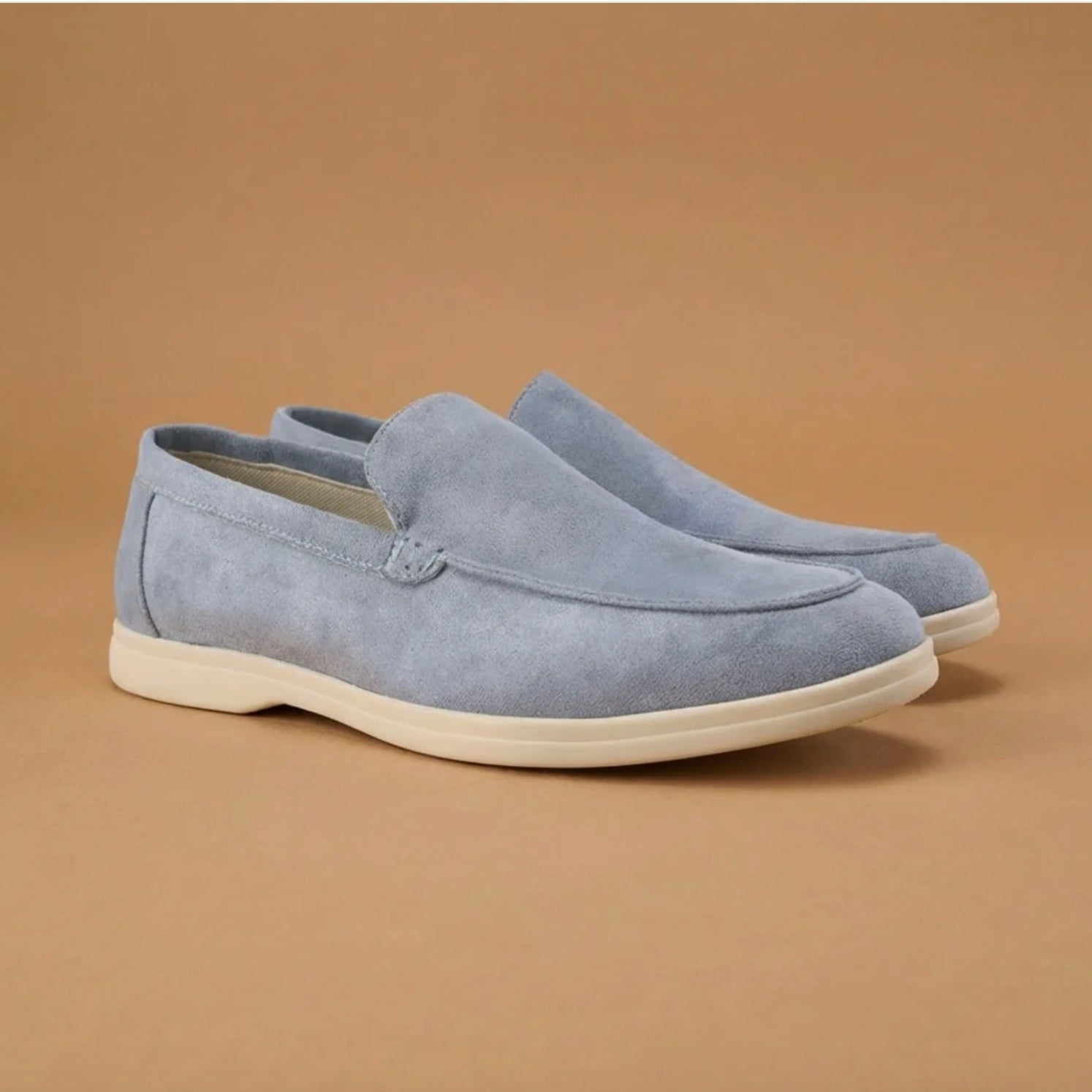 Men’s leather loafers with apron toe and cushioned insole