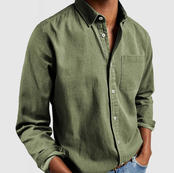 Men's casual denim button-down shirt in soft cotton blend