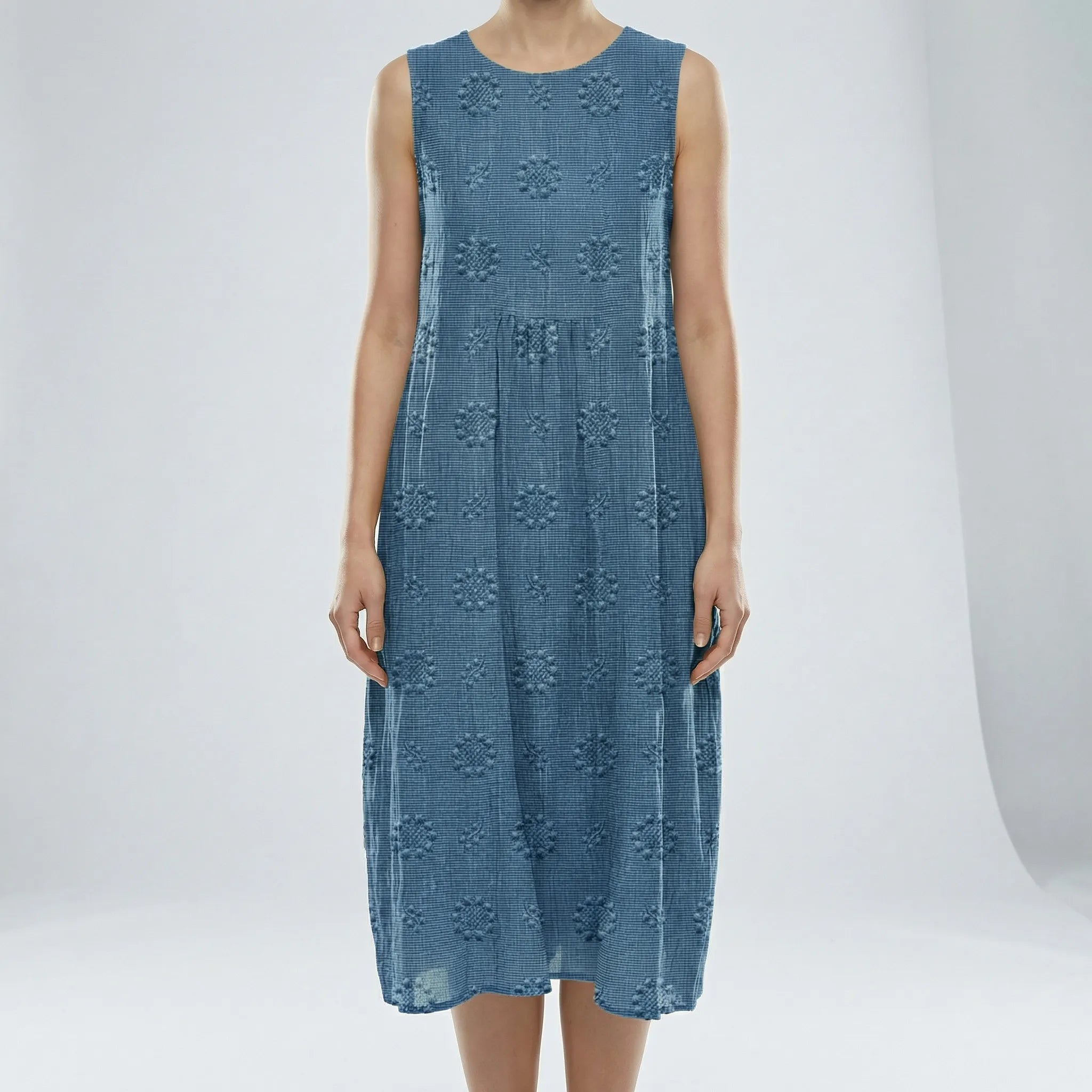 Women’s casual sleeveless midi summer dress with gathered waist and side pockets