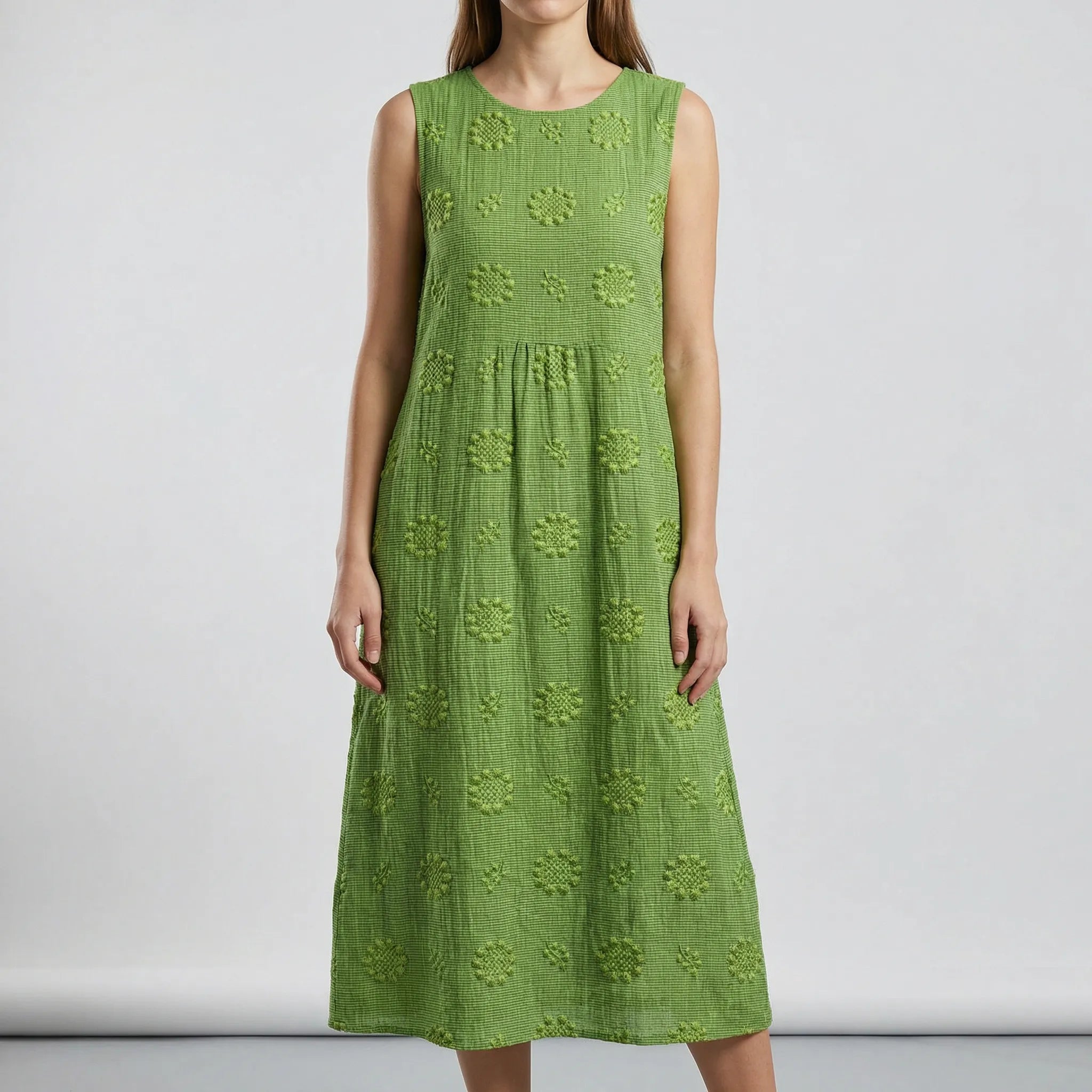 Women’s casual sleeveless midi summer dress with gathered waist and side pockets