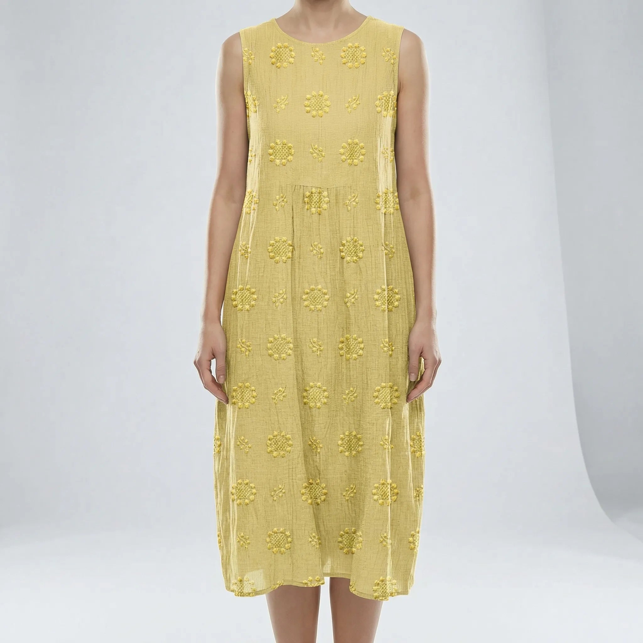 Women’s casual sleeveless midi summer dress with gathered waist and side pockets