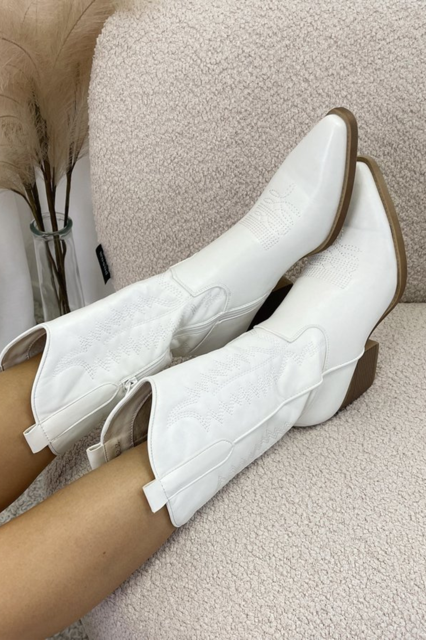 Women's knee-high Western boots with pointed toe and cowboy detailing
