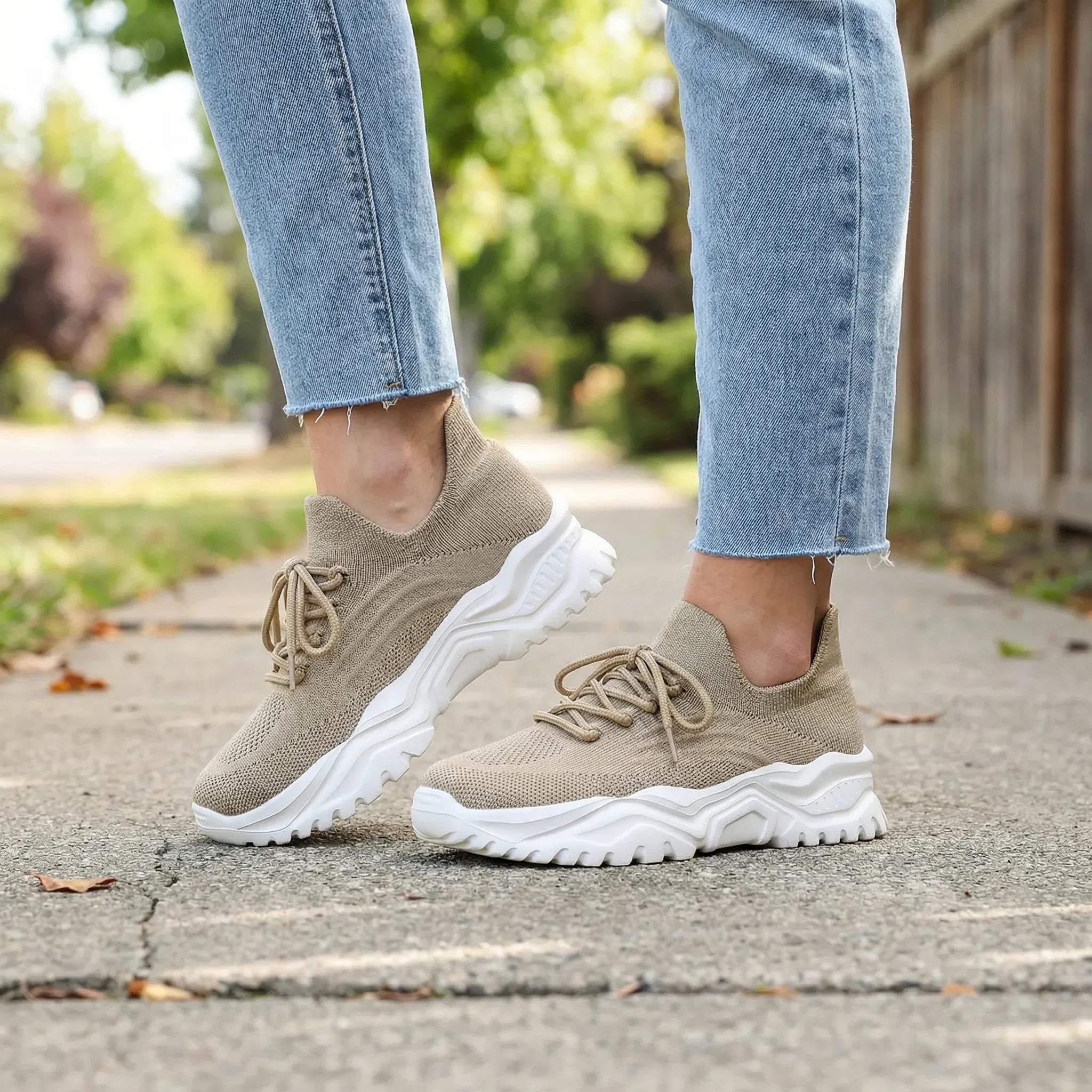 Women’s knit sneakers with breathable upper and cushioned sole