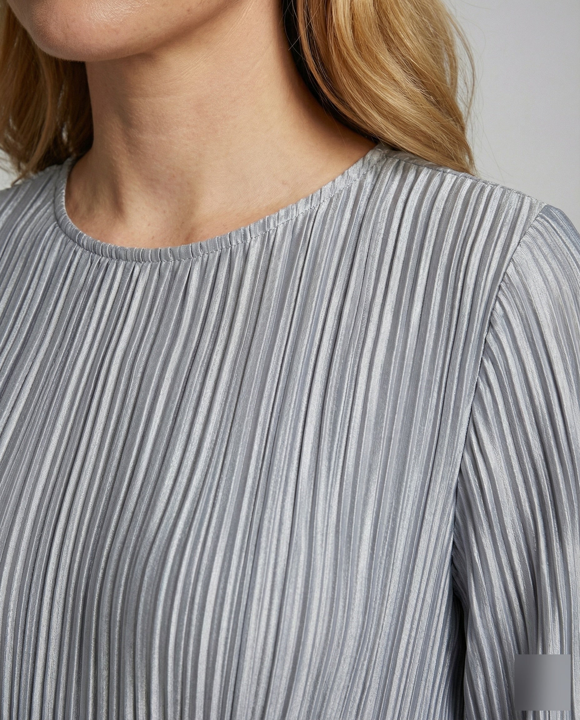 Women’s pleated maxi dress with tie belt and long sleeves