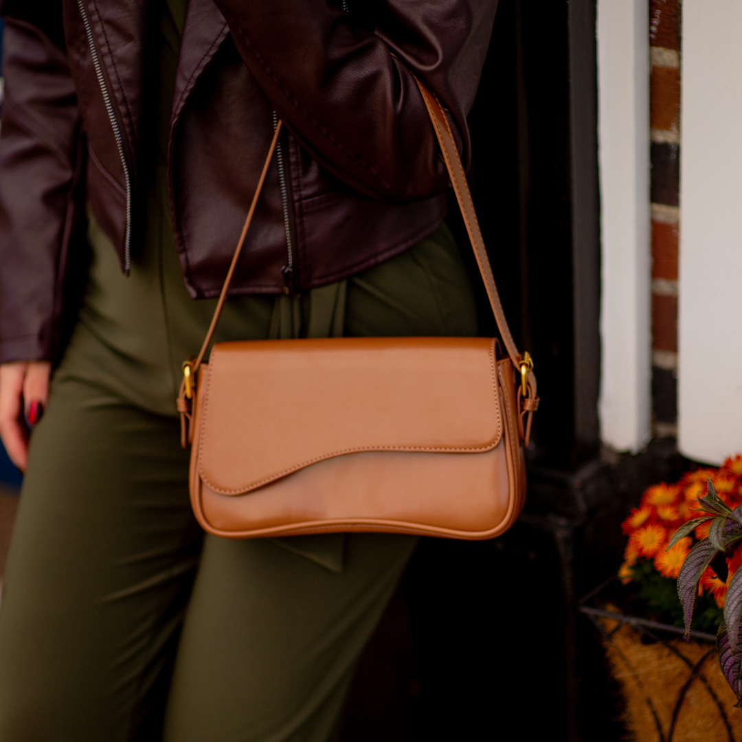Women's Elegant Leather Shoulder Bag with Adjustable Strap | Chloe