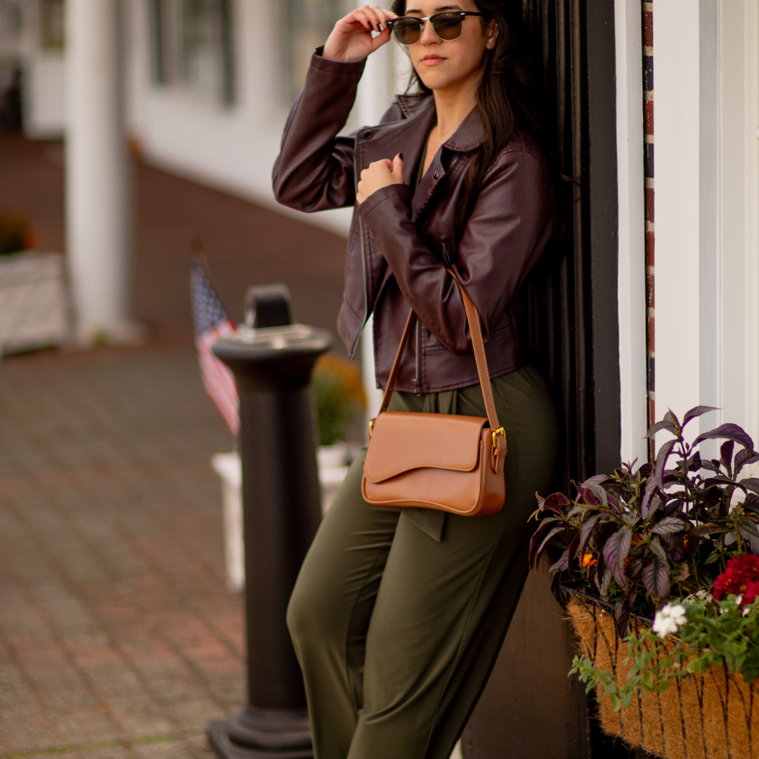 Women's Elegant Leather Shoulder Bag with Adjustable Strap | Chloe