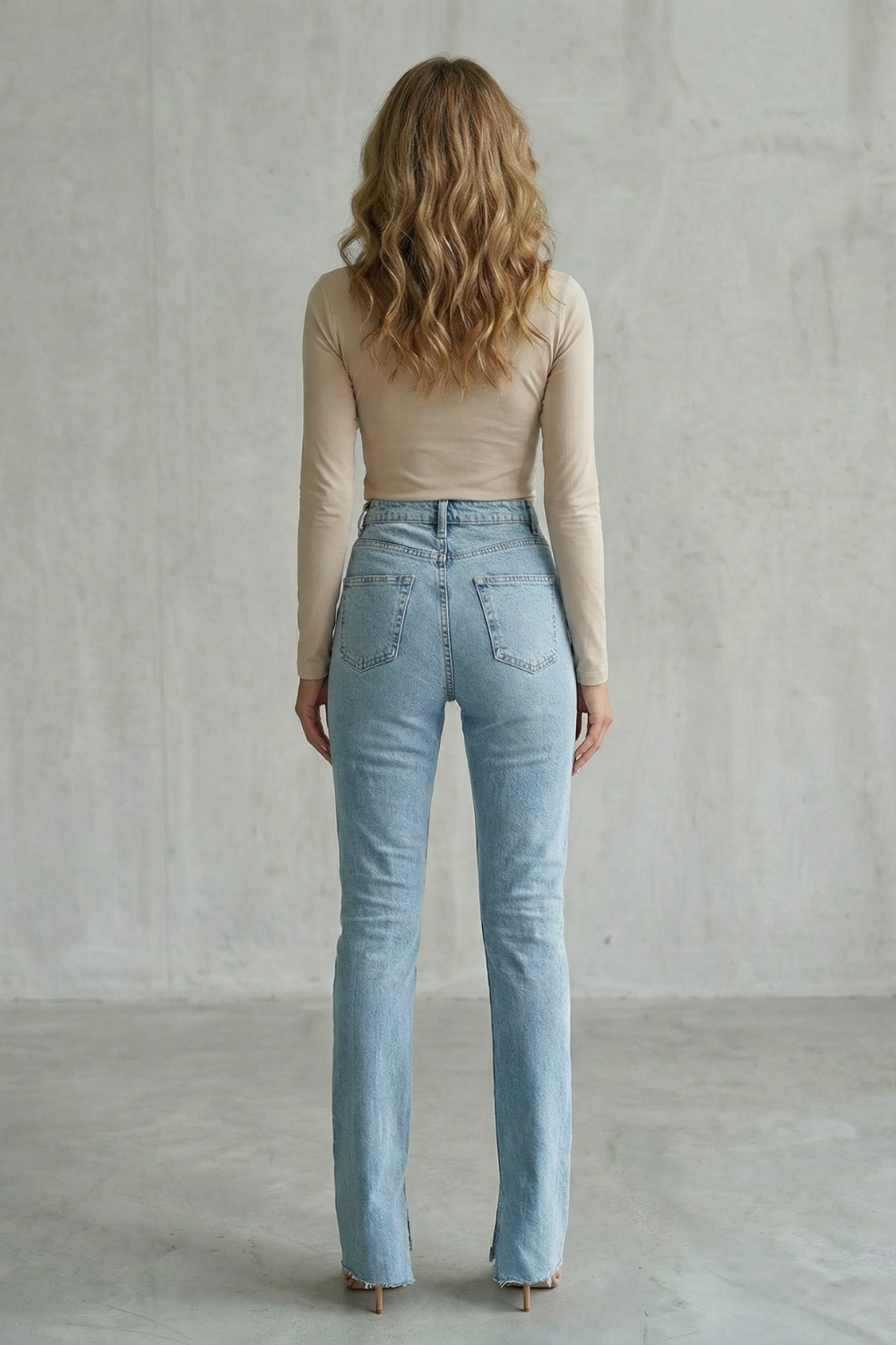 Women's High Rise Straight Leg Jeans in Light Wash - Orvéline