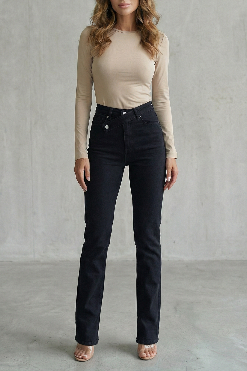 Women's High Rise Straight Leg Jeans in Light Wash - Orvéline