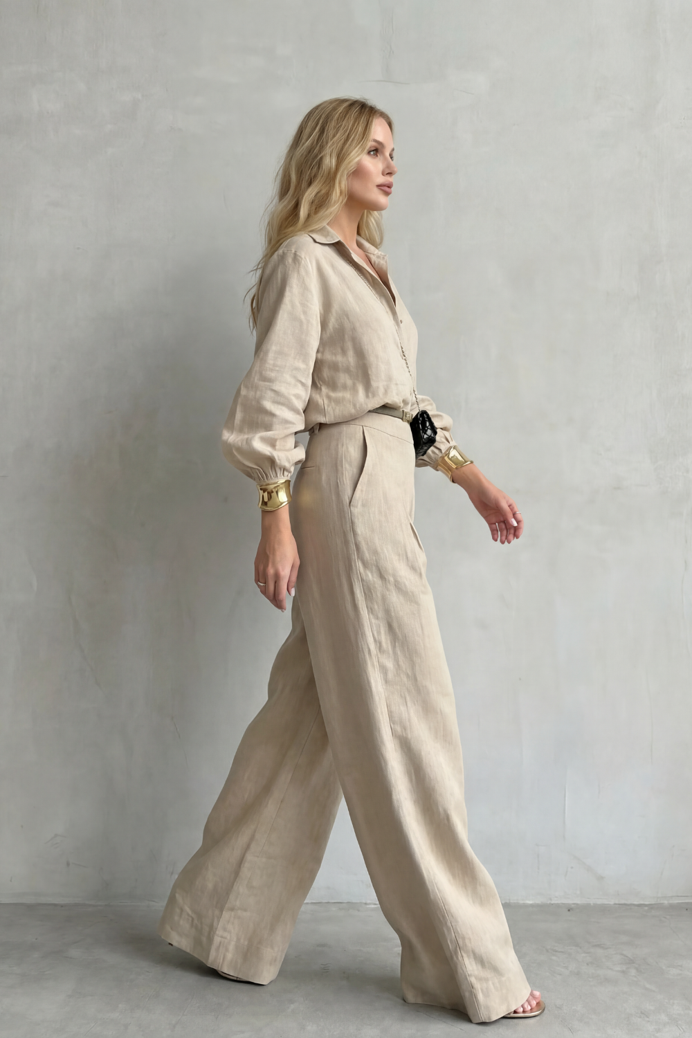 Back view of the pleated two-piece wide-leg pants set