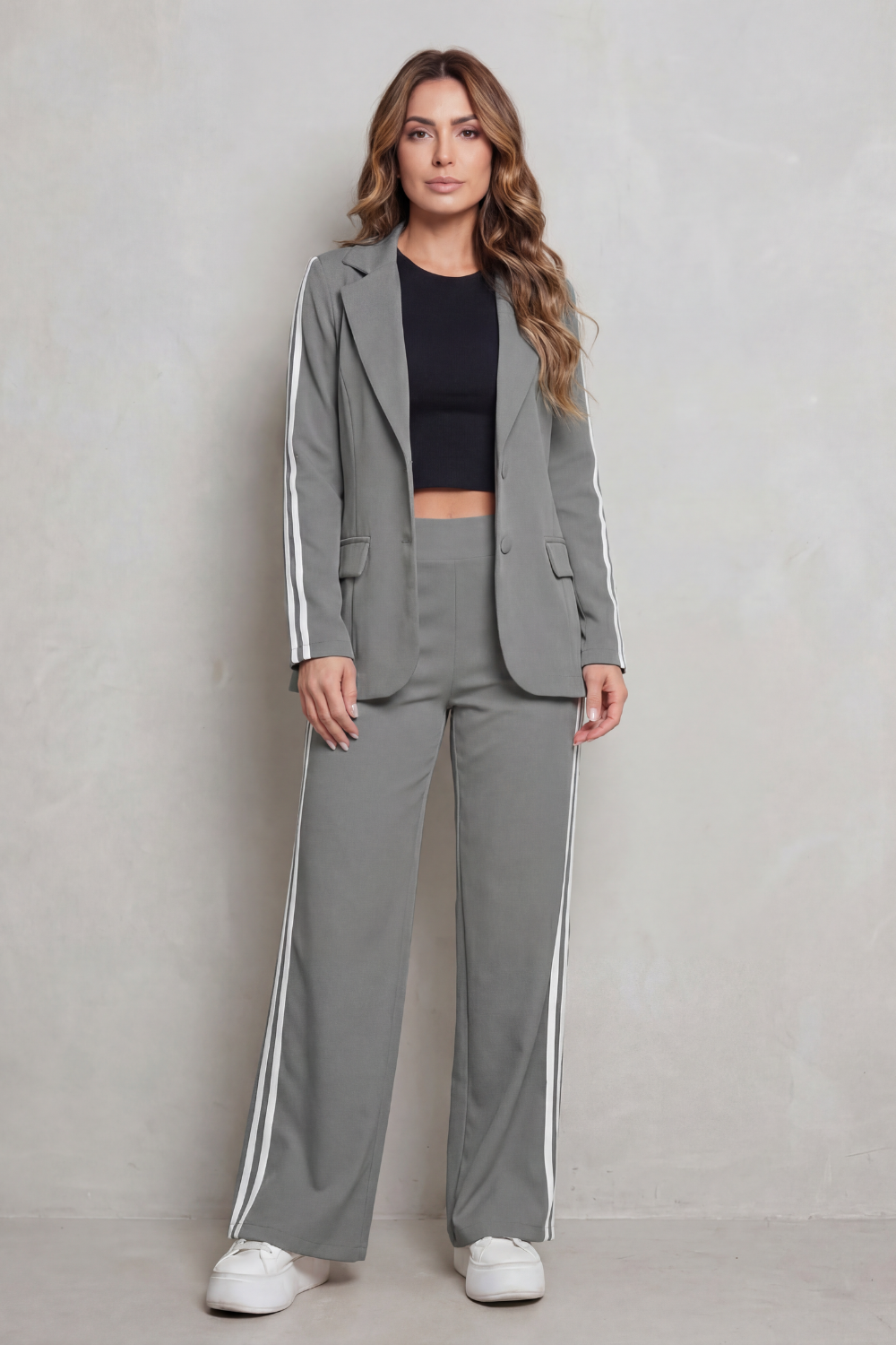 Front slit detail on the wide-leg pants
