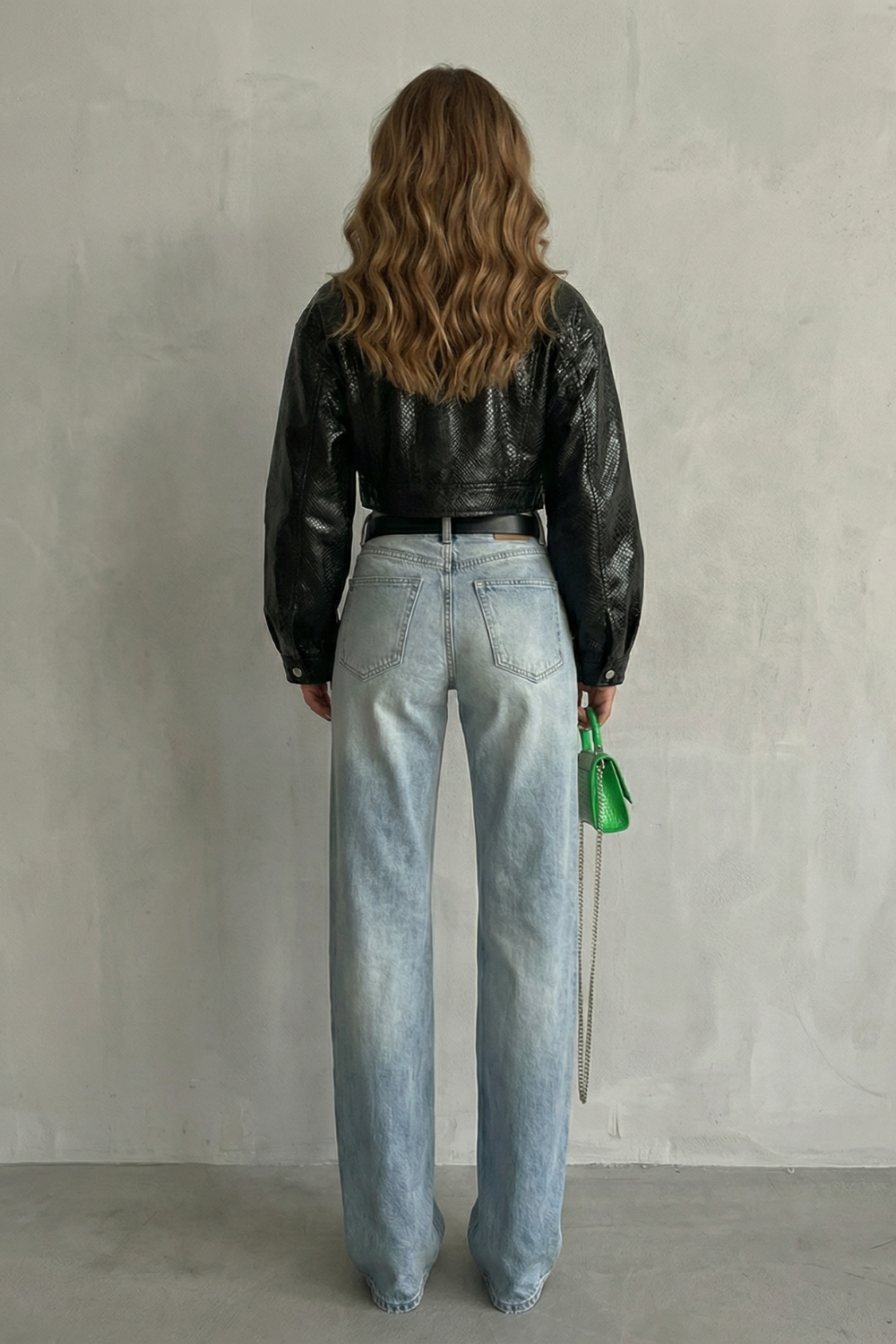 Women's Mid Rise Straight Leg Jeans in Light Wash - Rosalvie