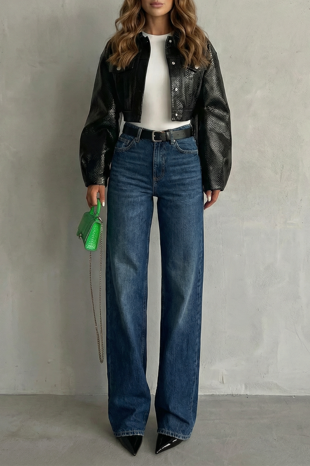 Women's Mid Rise Straight Leg Jeans in Light Wash - Rosalvie