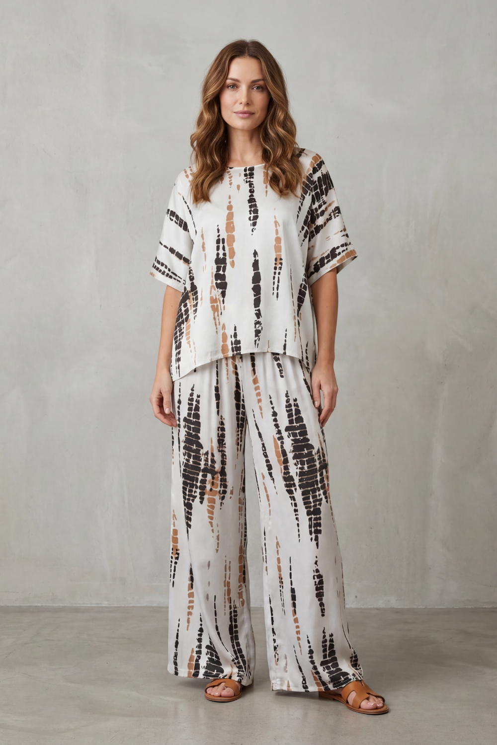 Side view of the Marie abstract print top and wide-leg pants lounge set