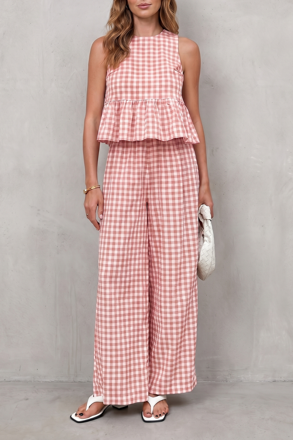 Wide-leg pants detail of the gingham matching set