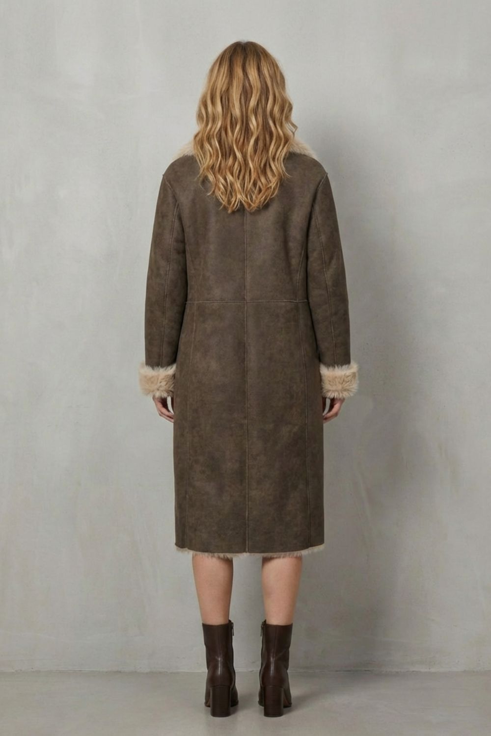 Women's Reversible Faux Shearling Coat with Textured Design - Virellia