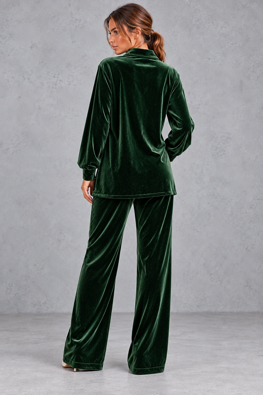 Buttoned side slit detail at the shirt hem