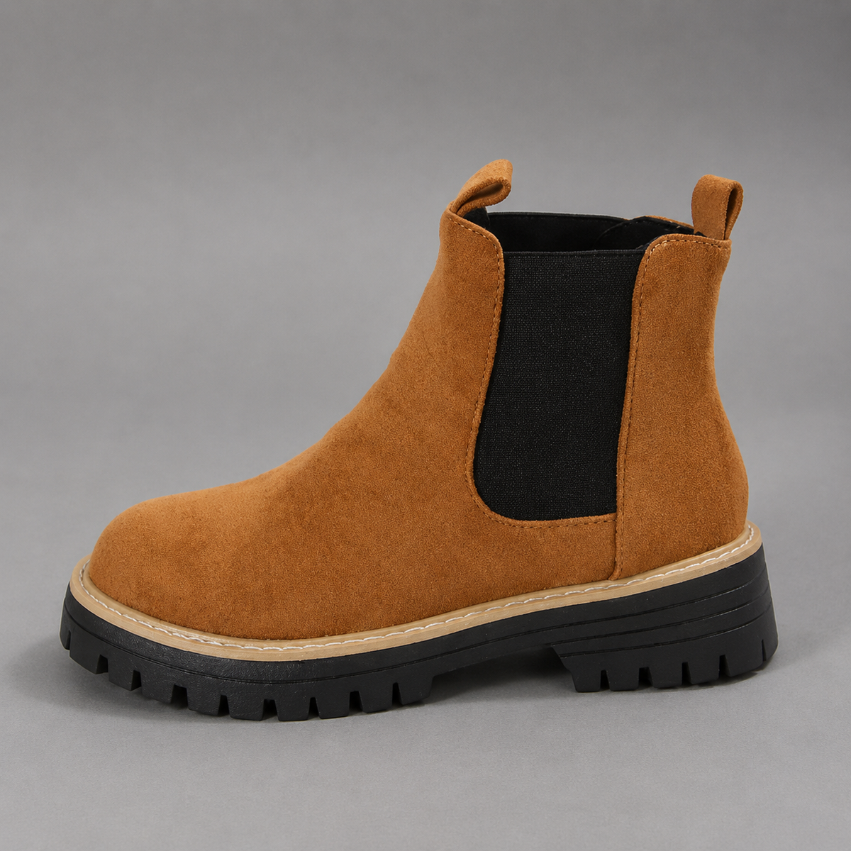 Women’s block heel Chelsea boots with a smooth synthetic leather upper, classic round toe, ankle-high silhouette, and durable rubber outsole.