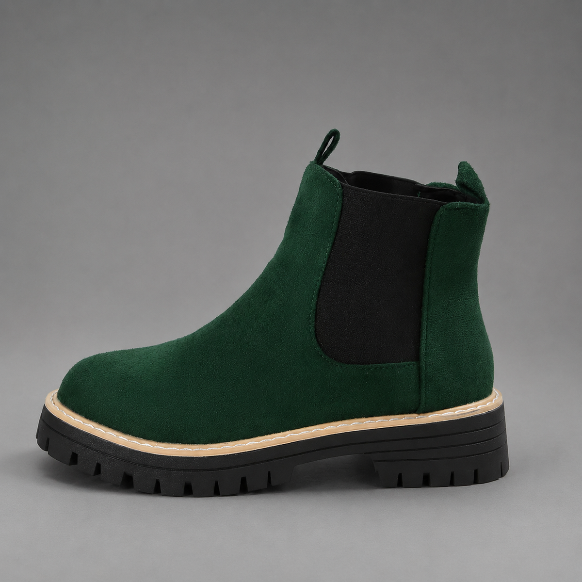 Women’s block heel Chelsea boots with a smooth synthetic leather upper, classic round toe, ankle-high silhouette, and durable rubber outsole.