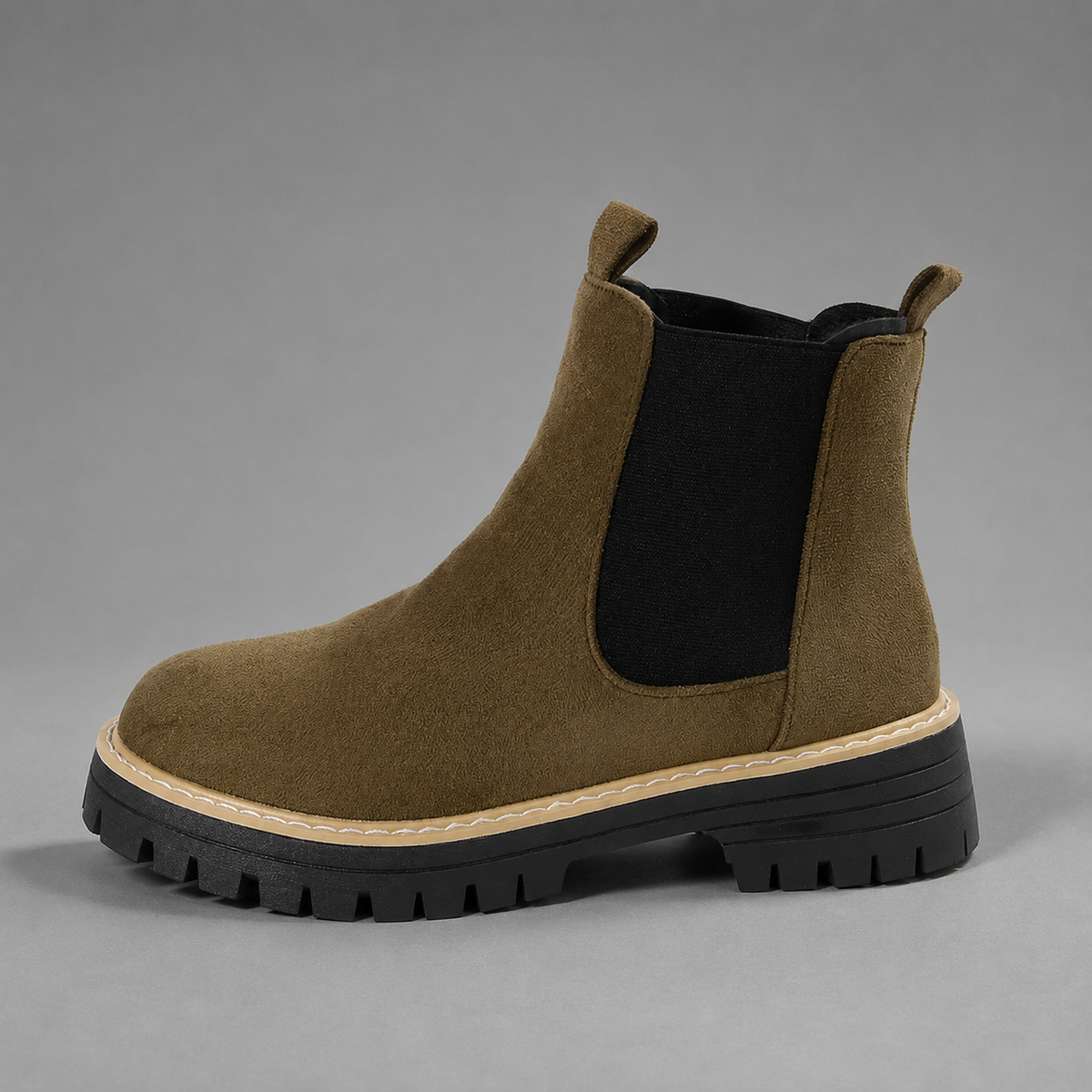 Women’s block heel Chelsea boots with a smooth synthetic leather upper, classic round toe, ankle-high silhouette, and durable rubber outsole.