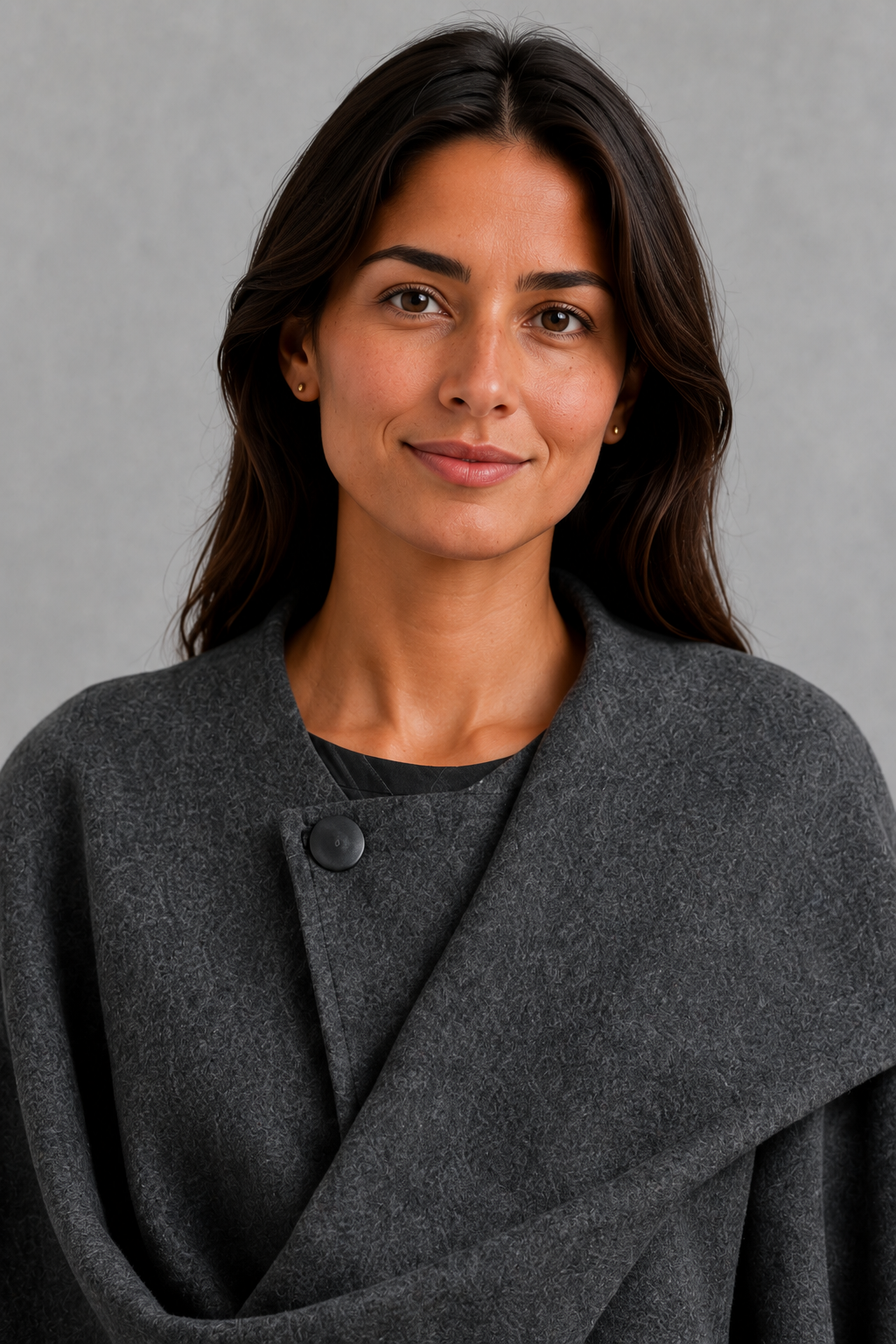 Women’s cape-style longline coat with a built-in scarf, flowing relaxed silhouette, soft cozy fabric, and elegant cold-weather design.