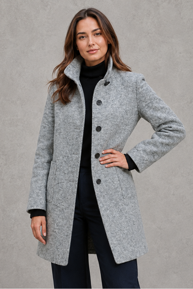 Women’s classic button-front longline coat with a tailored straight silhouette, regular fit and functional side pockets.