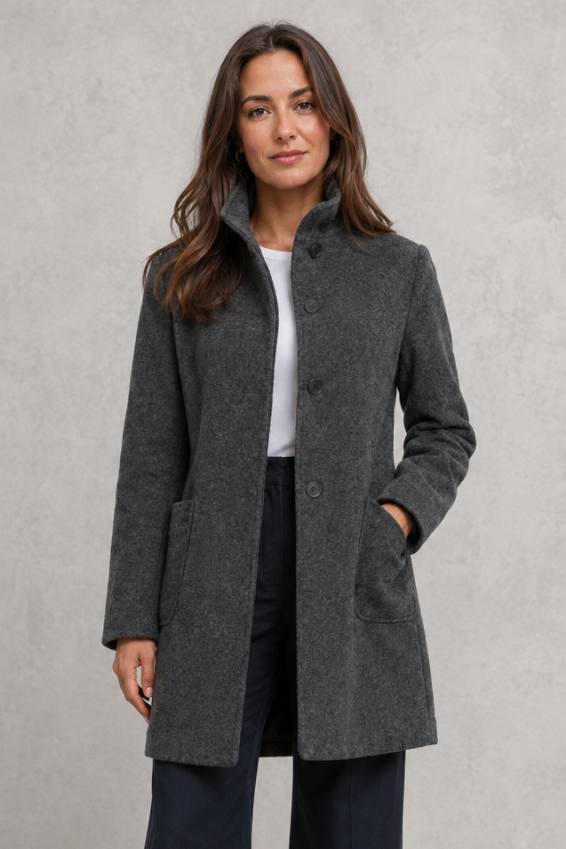 Women’s classic button-front longline coat with a tailored straight silhouette, regular fit and functional side pockets.