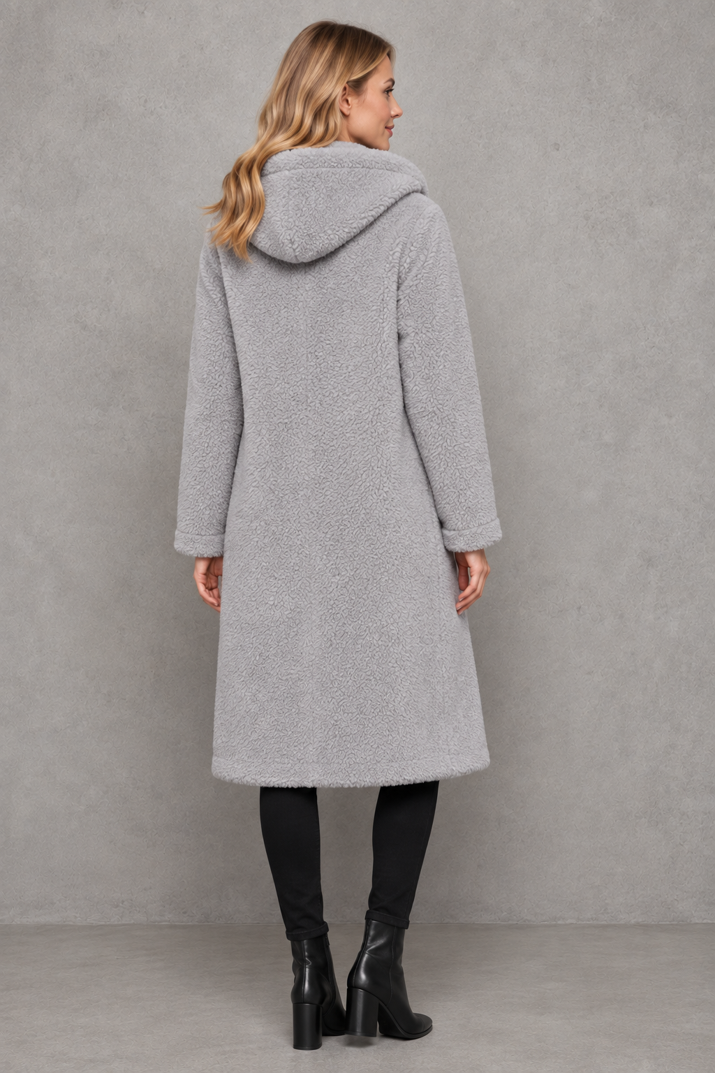 Women’s hooded quilted longline coat with soft insulated padding, a relaxed silhouette, protective hood and deep side pockets.