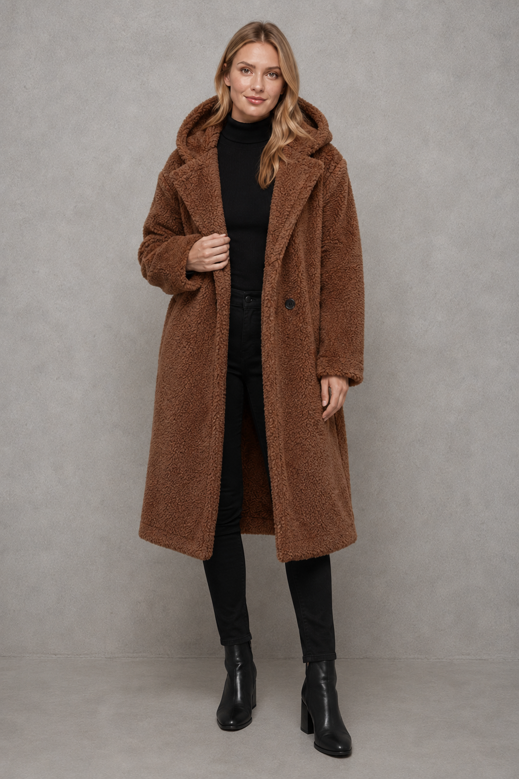 Women’s hooded quilted longline coat with soft insulated padding, a relaxed silhouette, protective hood and deep side pockets.