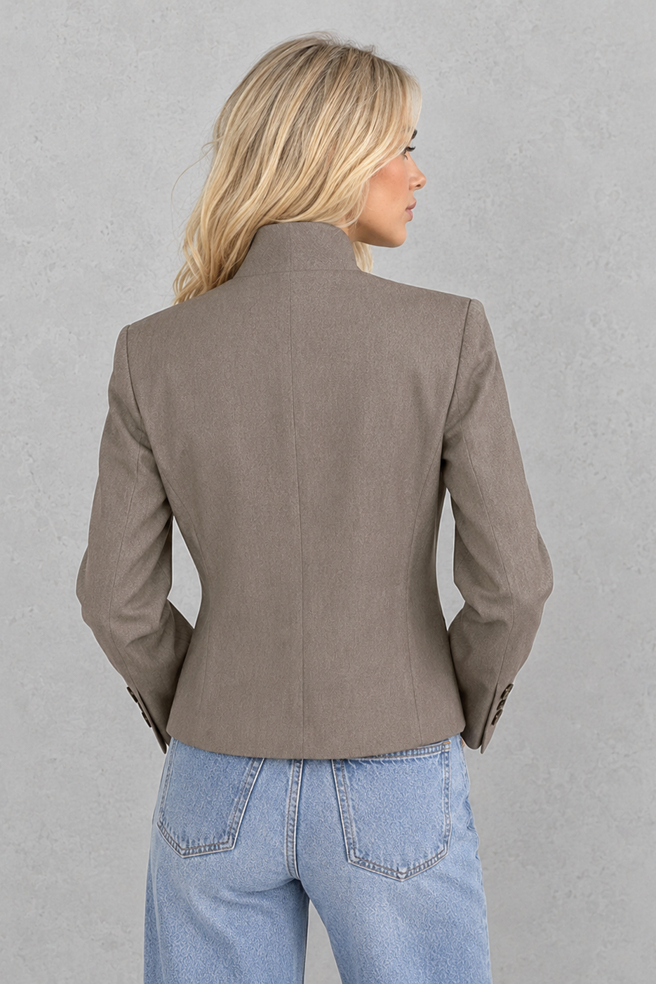 Shop this women’s lightweight travel blazer with wrinkle-resistant fabric and an open-front fit. A polished jacket for work, commuting and business travel.