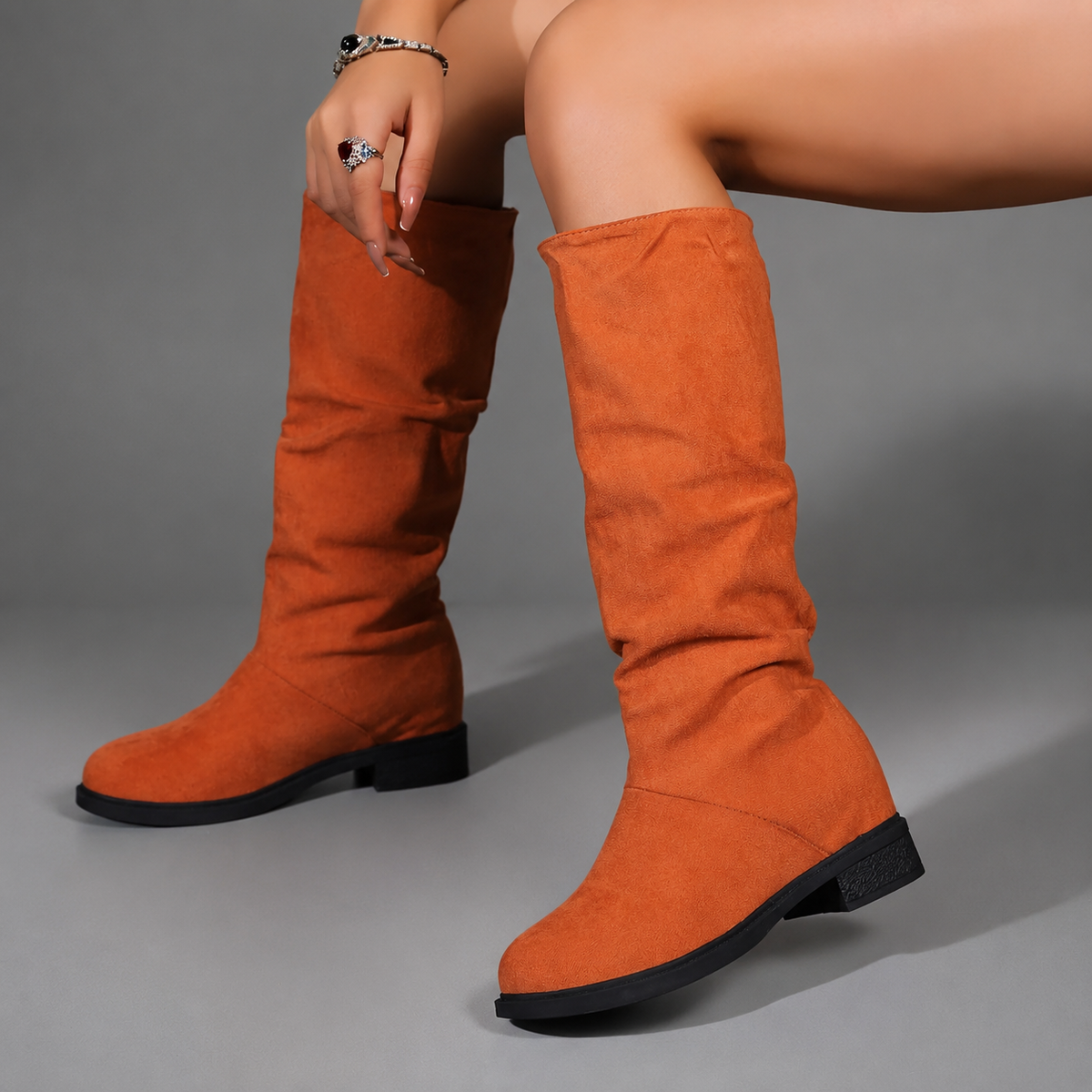 Women’s mid-calf casual winter boots with a durable synthetic upper, soft textile lining, and hard-wearing outsole for everyday wear.
