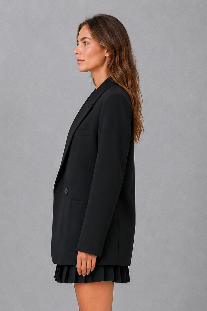 Women’s oversized double-breasted blazer with structured shoulders, wide peak lapels, long sleeves and practical front patch pockets.