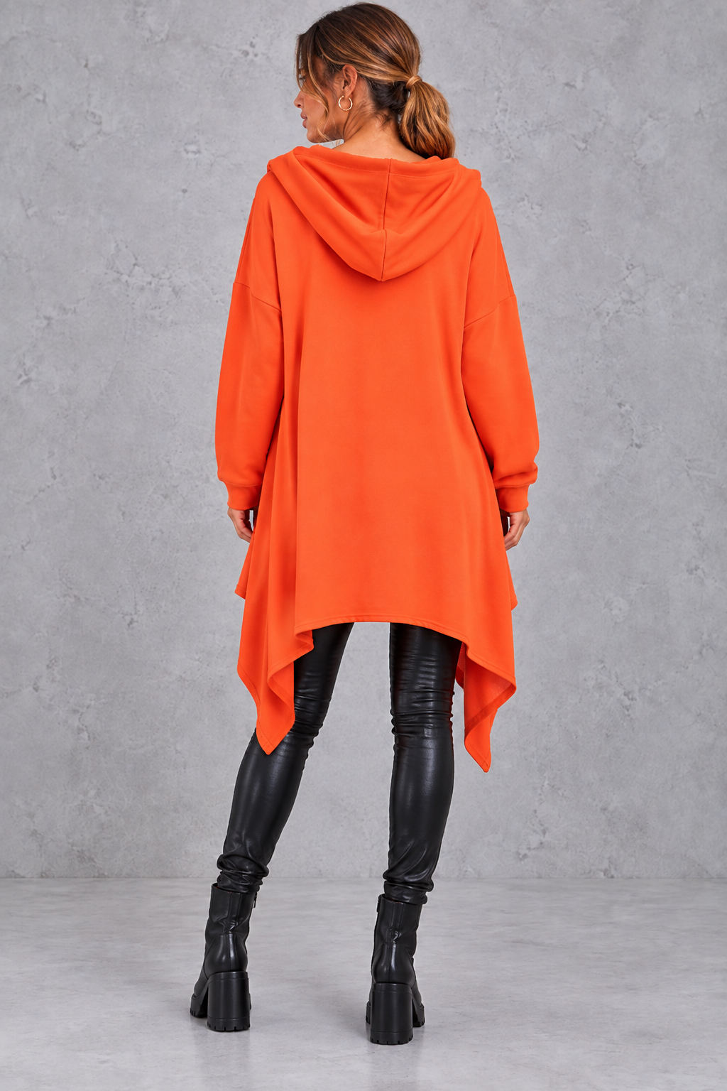 Asymmetric hoodie in burgundy