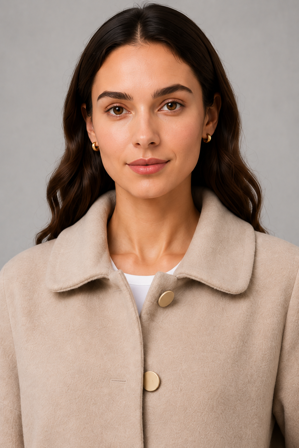 Women’s oversized mid-length winter coat with a relaxed silhouette, refined cuff detailing, spacious functional pockets, and a roomy fit for easy layering.