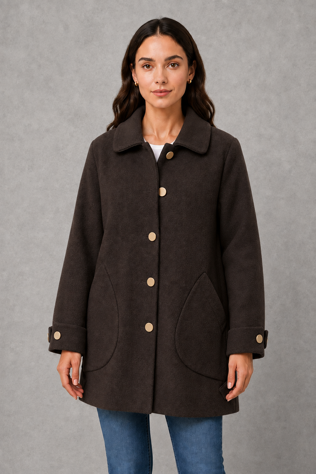 Women’s oversized mid-length winter coat with a relaxed silhouette, refined cuff detailing, spacious functional pockets, and a roomy fit for easy layering.