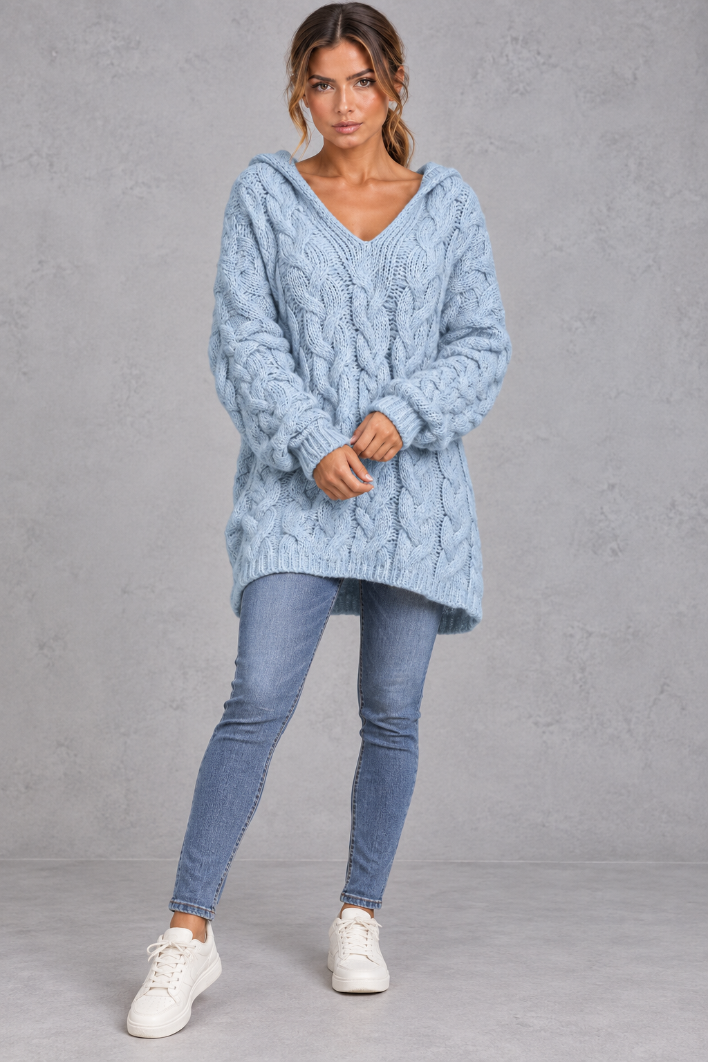 Cable knit hooded sweater in champagne