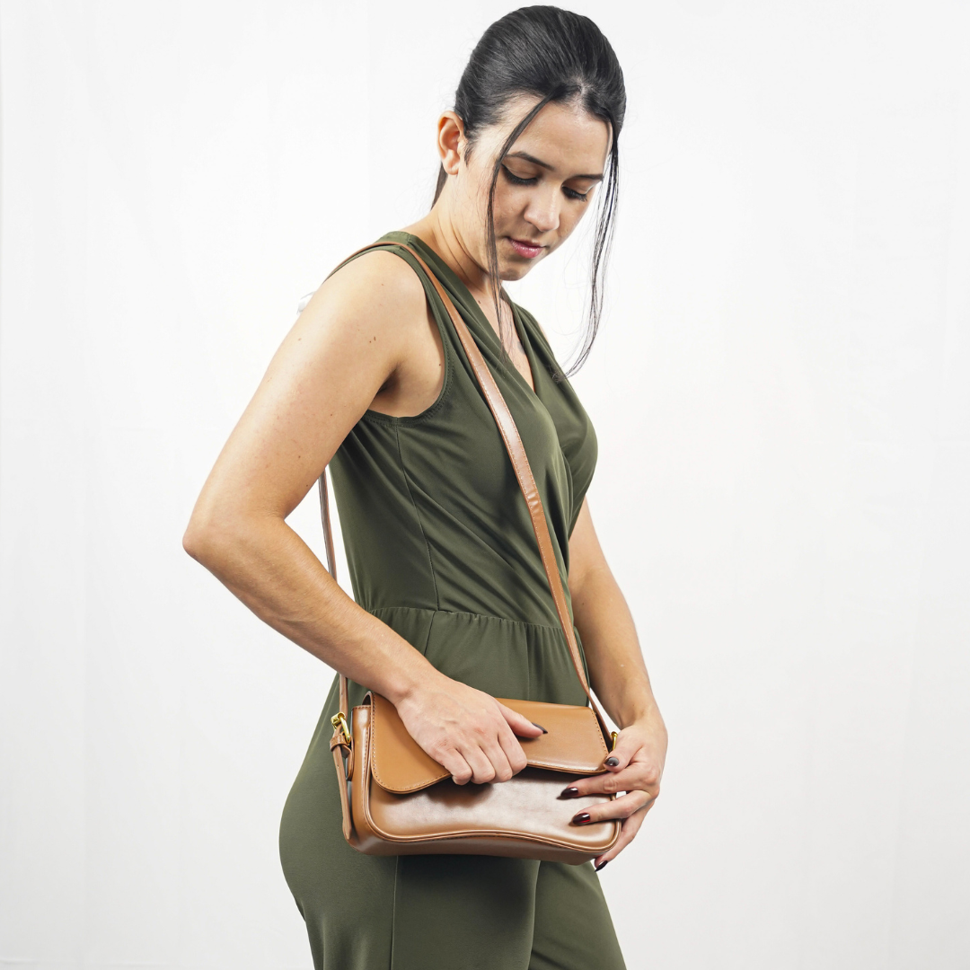 Women's Elegant Leather Shoulder Bag with Adjustable Strap | Chloe